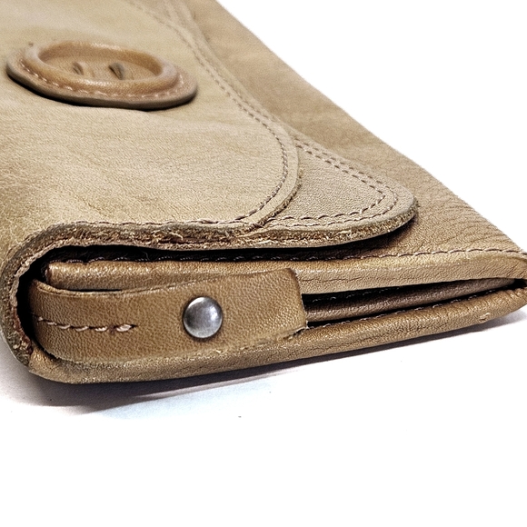 Fossil Leather Wallet - Picture 4 of 17